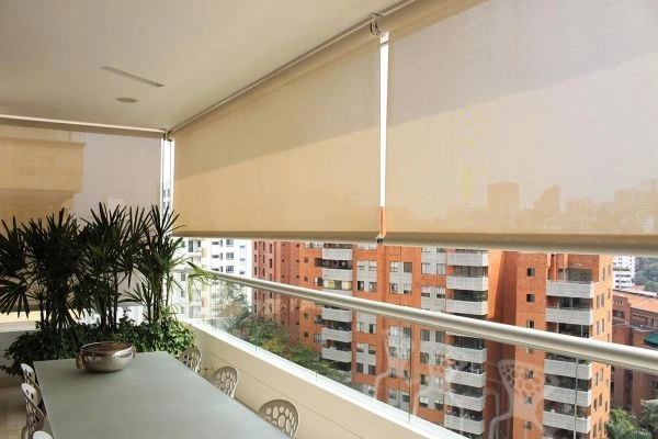 Toldos verticales para balcones en Pamplona-Iruña y Navarra